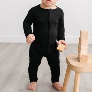 Little Sleepies 🖤🖤 Black Zippy